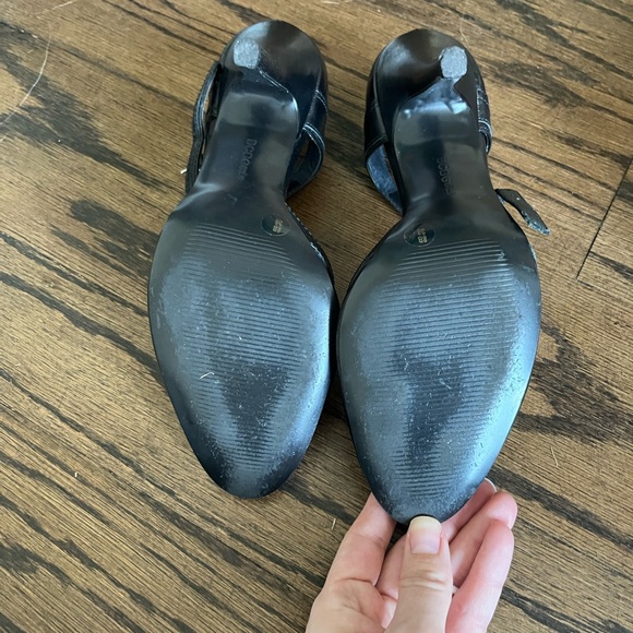 BCBG t-strap pumps - Picture 5 of 5